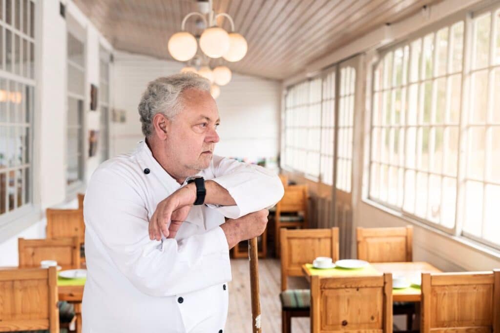 Why many bars in France are closing