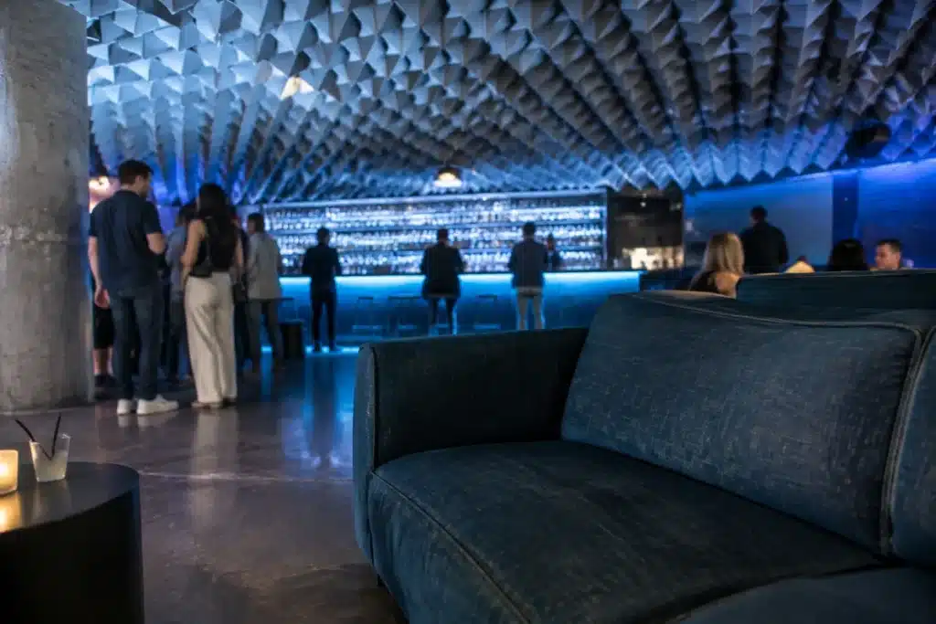 Clap Studio remakes iconic Spanish nightclub as an acoustic study